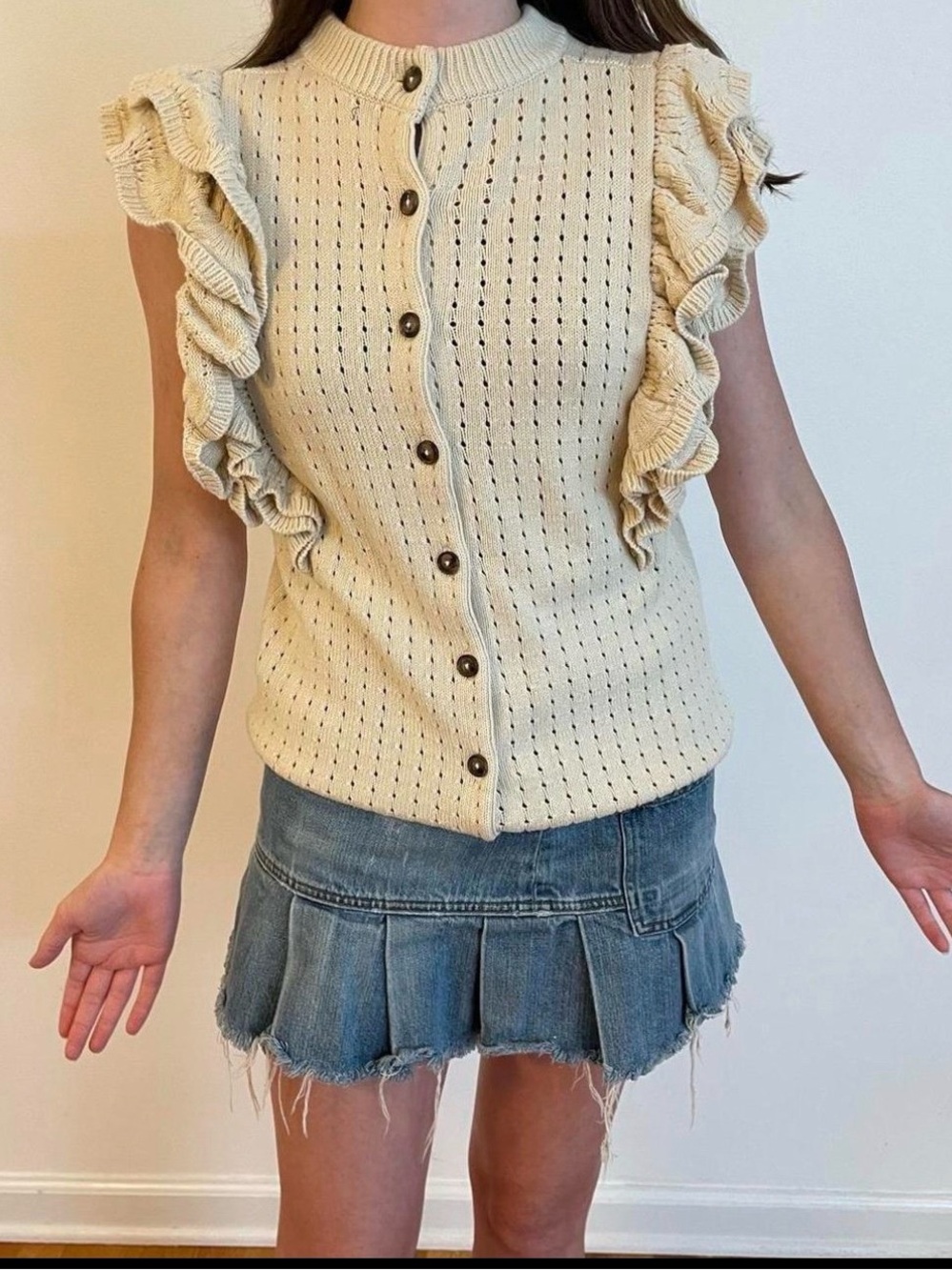 Sleeveless ruffle sweater vest